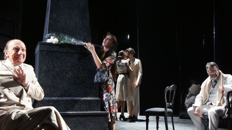 Foto di scena de Il Bell'Antonio da Vitaliano Brancati in scena presso il Teatro Manzoni di Milano