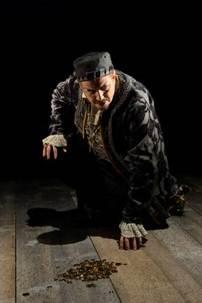 Foto di scena: L’avaro da Molière, produzione Quelli di Grock presso il Teatro Leonardo di Milano