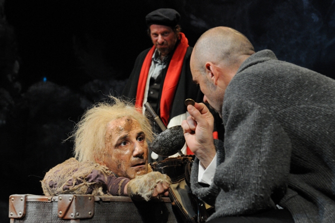 Foto di scena: a dx Antonio Zavatteri nel Don Giovanni al Teatro Sala Fontana di Milano