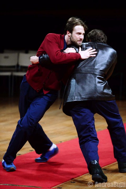 Foto di scena: Stefano Annoni, Daniele Gaggianesi in Volo nove zero tre. Emil Zátopek: il viaggio di un atleta, al Piccolo Teatro Studio Melato di Milano