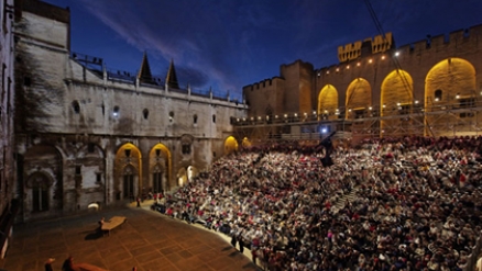 Foto: momento del Festival del Teatro di Avignone