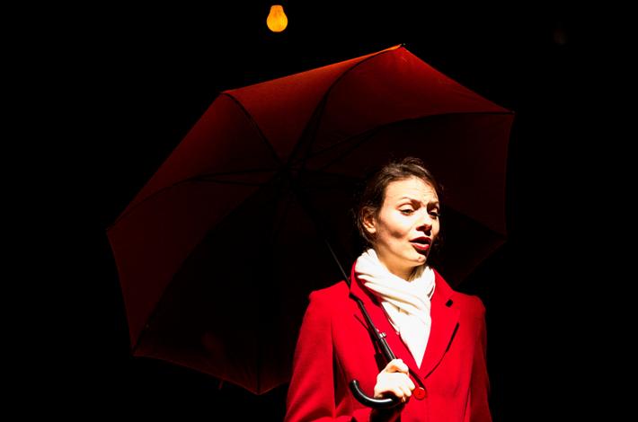 Foto: Laura Serena ne “Il ciclo”, in scena il 6 e 7 novembre 2014 presso il Teatro Alta Luce Teatro di Milano