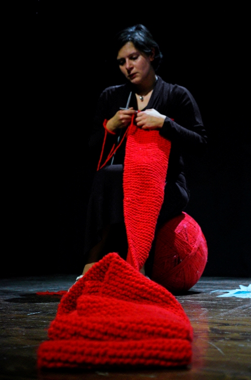 Foto: Valentina Scuderi in "Zia Severina è in piedi", della compagnia b a b y g a n g, andato in scena al Teatro Sala Fontana di Milano