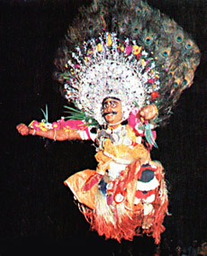 Foto: un momento della danza Chhau, Festival Attraverso di Ca' Colmello (BO)