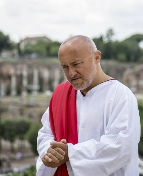 Foto: Francesco Maria Cordella nei panni di Ponzio Pilato, andato in scena allo Spazio Tertulliano di Milano