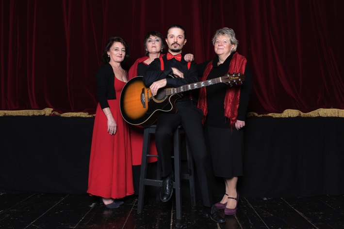 Foto: da sin. Annig Raimondi, Maria Eugenia D’Aquino, Andrea Fabiano, Ileana Alessi - Dal Quarto al Quinto Stato, andato in scena al Teatro Oscar di Milano dal 20 al 22 maggio 2015