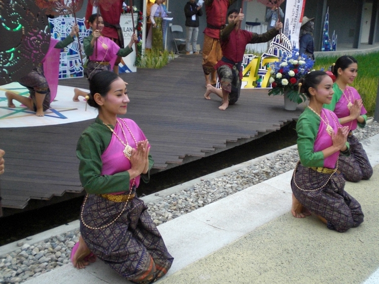 Ballerine thailandesi in occasione della festa per il 147° anniversario dell’inizio delle relazioni tra Italia e Thailandia (Expo Milano 2015)