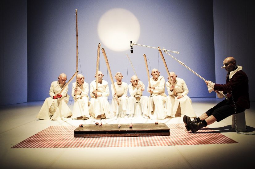 Foto di scena: Ubu Roi, al Teatro Sala Fontana di Milano dal 12 al 16 ottobre 2016