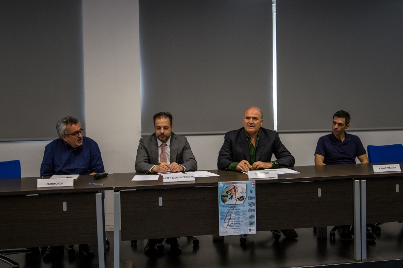 Foto: un momento della conferenza stampa. Da sin. Claudio Elli, Pietro Giorgio Celestino, Oreste Perri, Adamo Panessidi - Un libero soffio d'arte nello sport, collettiva a Palazzo Coni, vernissage giovedì 8 giugno 2017 ore 20 - Fino al 15 giugno