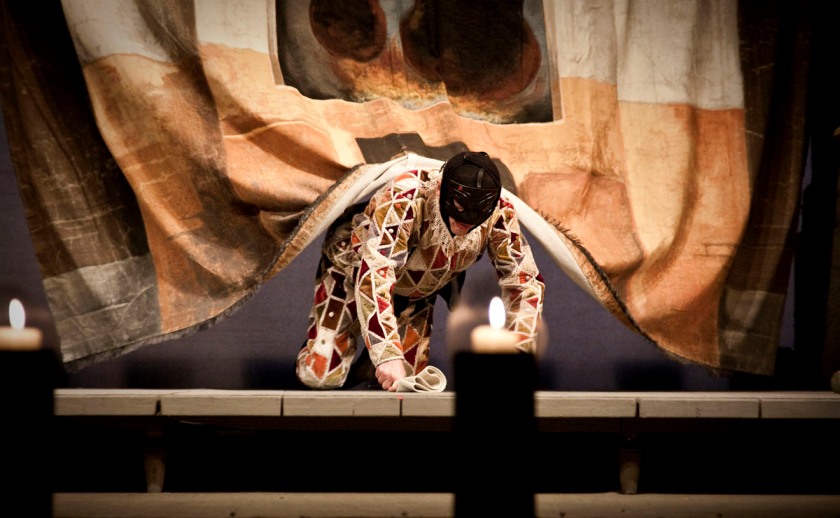 Foto di scena: Arlecchino, servitore di due padroni, produzione itinerante Piccolo Teatro di Milano per il 70° anniversario