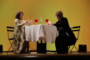 Foto di scena: Marilyn e la signora in giallo, forever - Da sin. Annig Raimondi e Maria Eugenia D’Aquino © Elena Savino