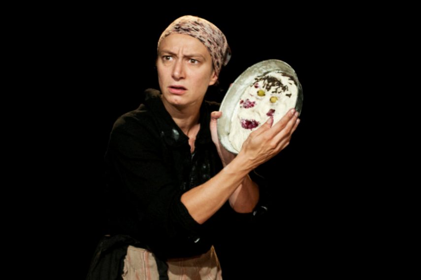 Foto di scena: Mater Strangosciàs, Arianna Scommegna, andato in scena il 15 e 16 novembre 2017 al Teatro Gerolamo di Milano
