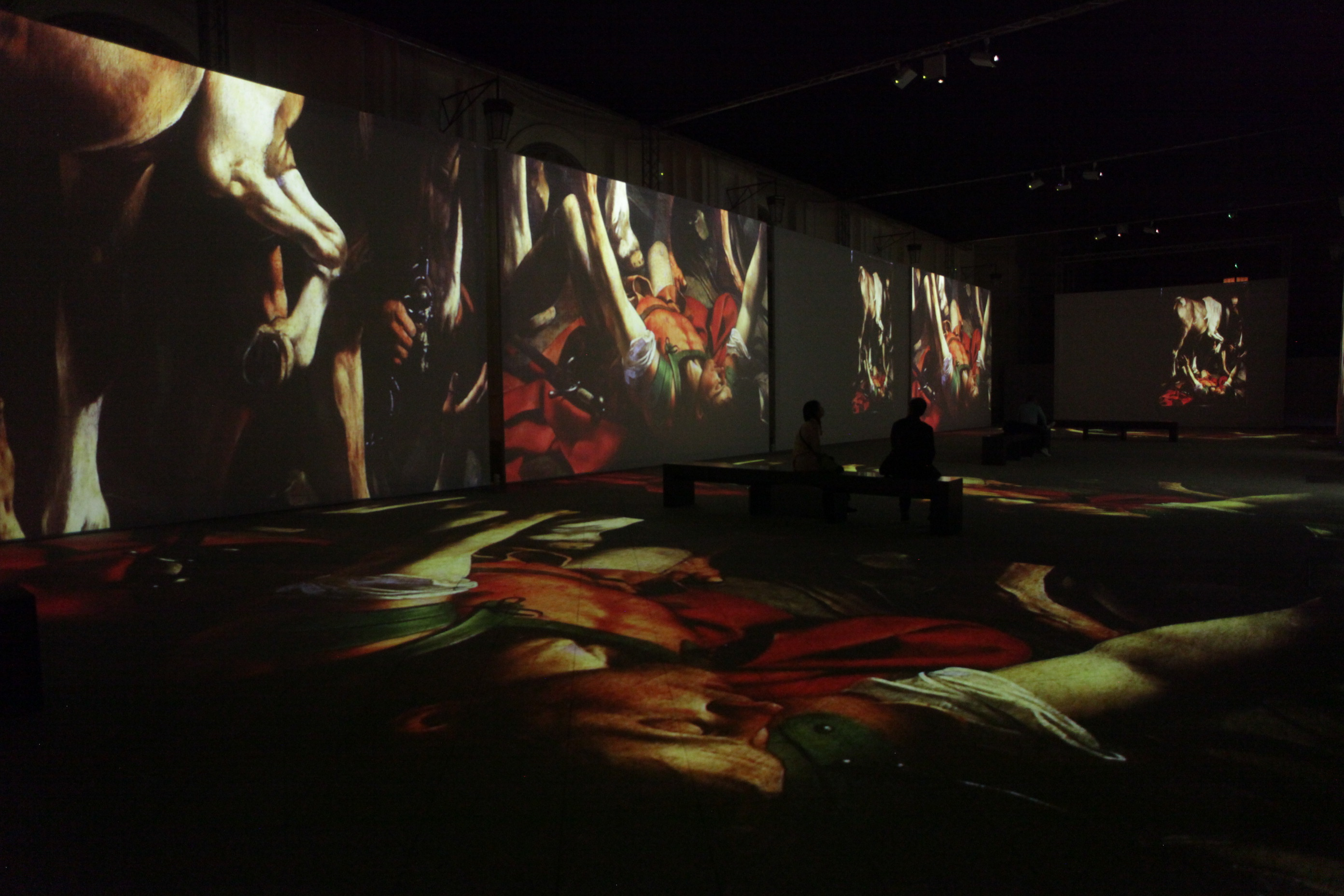 Foto: un’immagine dell’allestimento "Caravaggio Experience", alla Biennale del Disegno di Rimini, Sale dell’Arengo, fino al 22 luglio 2018