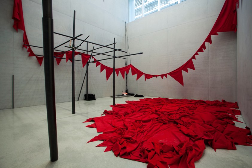 Foto: Sheela Gowda And that is no lie, 2015 Veduta dell’installazione: Pérez Art Museum Miami, 2015–16. Courtesy dell’artista e Pérez Art Museum Miami © Oriol Tarridas