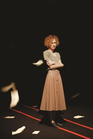 Foto di scena: L’Ingiustizia – Elizabeth Annable © Alta Luce Teatro
