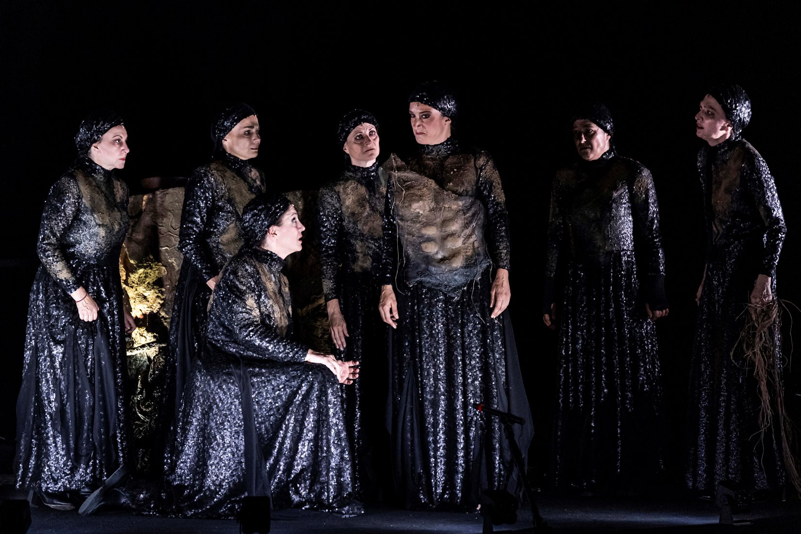 Foto di scena: Supplici di Euripide - Teatro Carcano di Milano, dal 14 al 19 febbraio 2023