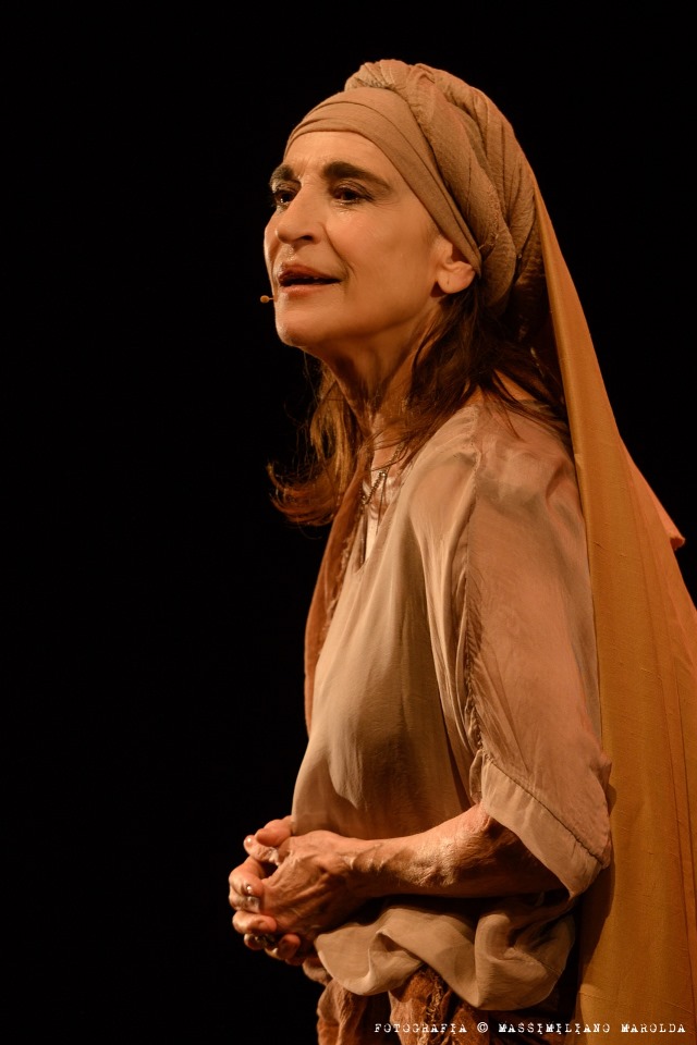 Foto di scena: Lina Sastri in Maria Maddalena - Milano, Teatro Menotti Filippo Perego, dal 28 febbraio al 5 marzo 2023