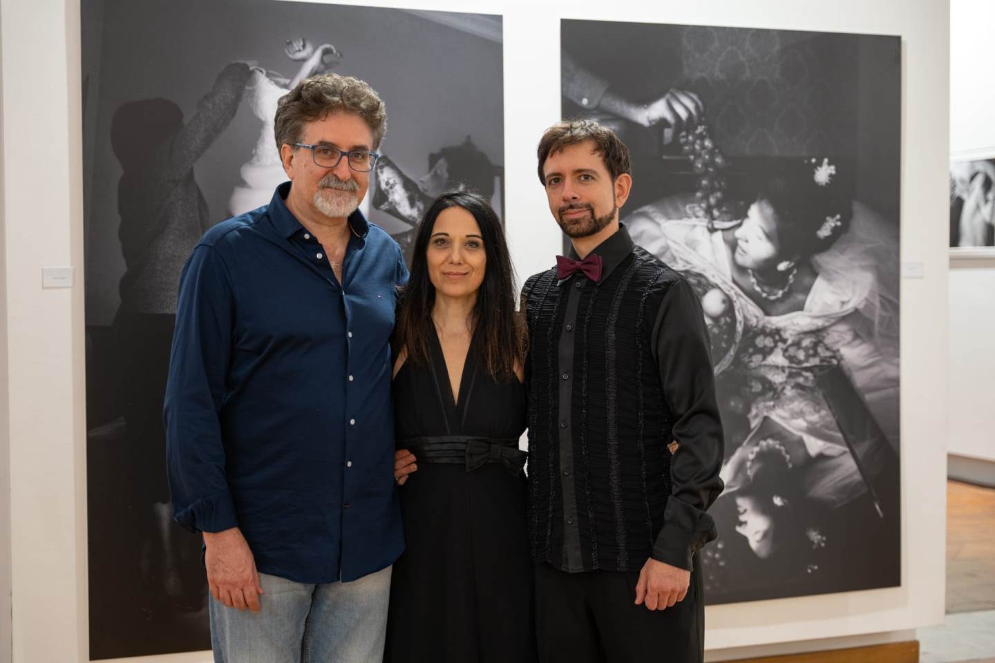 Foto: Da sin. Franco Carlisi, Giusy Tigano e il pianista Davide Ferro il giorno dell'inaugurazione giovedì 12 ottobre