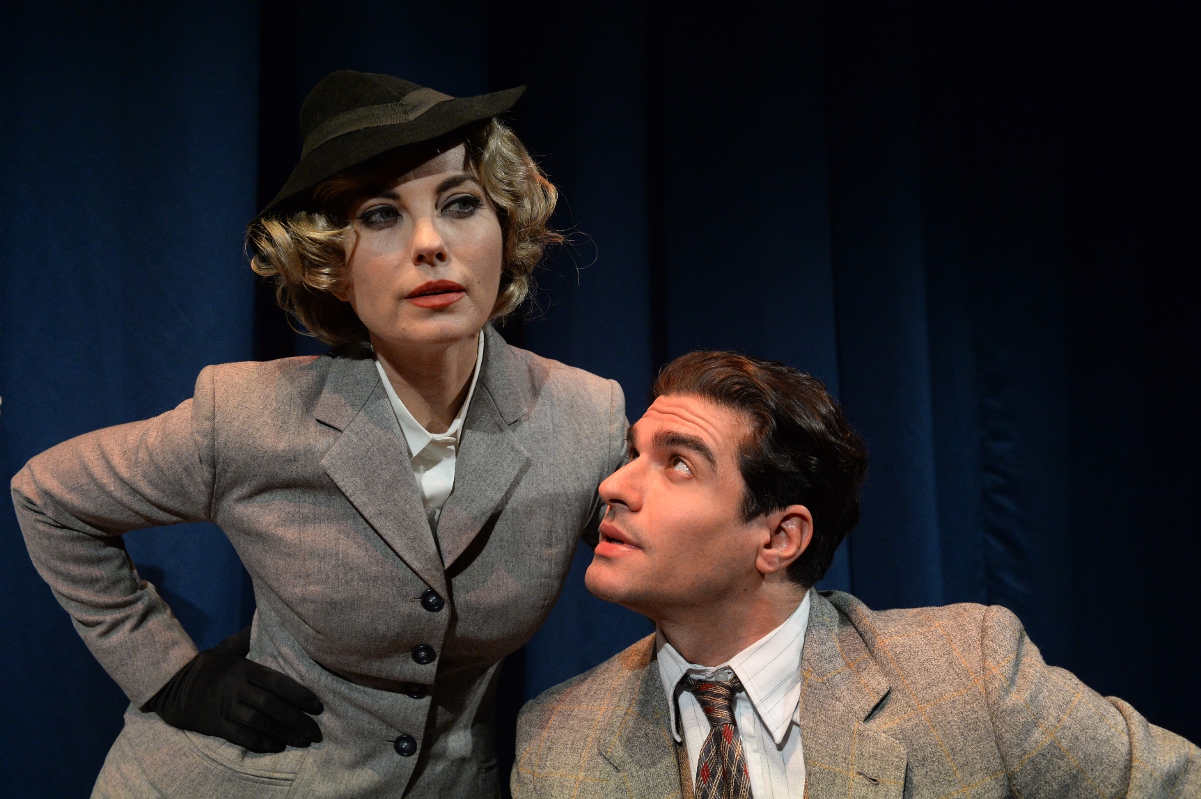 Foto di scena: Testimone d'accusa di Agatha Christie - Vanessa Gravina, Giulio Corso - Regia Geppy Gleijeses - Milano, Teatro Manzoni, dal 17 al 29 ottobre 2023