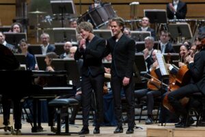 Foto: I Fratelli Jussen durante l’esecuzione di Béla Bartók © Angelica Concari - Auditorium di Milano, 1° e 3 marzo 2024