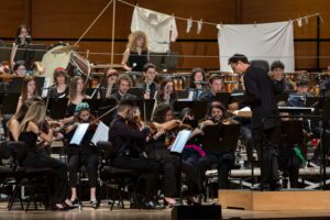 Foto: Marcello Corti dirige l’Orchestra Sinfonica Junior nelle Mille e una notte © Angelica Concari