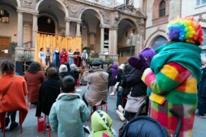 Foto: Il mercato dei Saltimbanchi in piazza Mercanti a Milano © Atelier Teatro