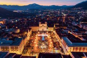 Foto: L’Aquila – Piazza Duomo © Lorenzo Di Cola
