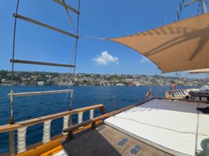 Foto: A bordo del galeone © Vedi Napoli d’estate e poi torni – IV Edizione