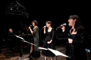 Foto di scena: Almeno tu nell’universo © Teatro Gerolamo MIlano