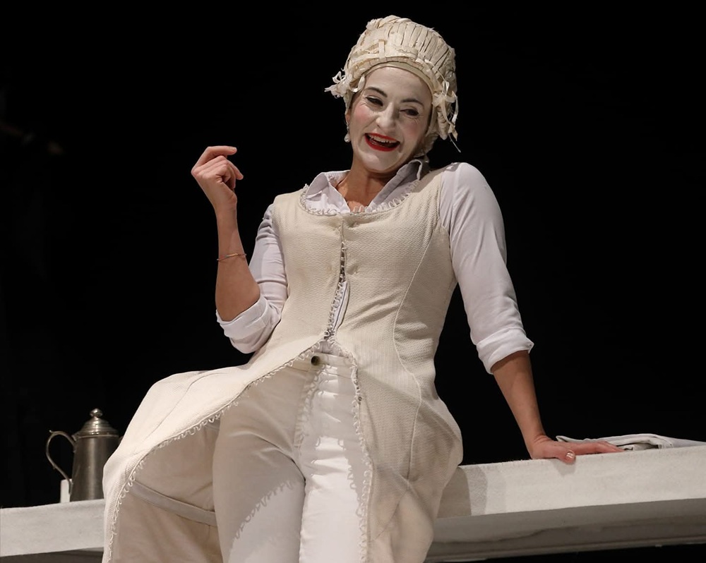 Foto di scena: La locandiera – Teatro Oscar, Milano © Proxima Res