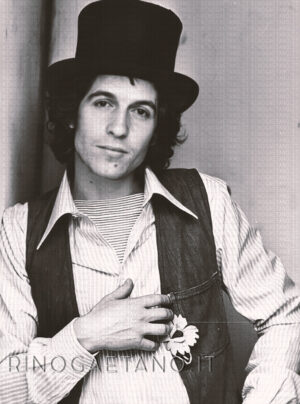 Foto: Rino Gaetano (Crotone 29 ottobre 1950 – Roma 2 giugno 1981) © Sito 