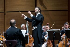Foto: M.°Tjeknavorian dirige l’Orchestra Sinfonica di Milano in Beethoven-Mahler © Angelica Concari