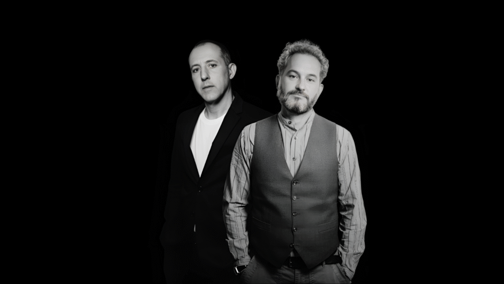 Foto di scena: Il canto del cigno – Da sin. Ettore Distasio e Francesco Leschiera © Teatro del Simposio - Milano, fACTORy32, dal 20 al 22 febbraio 2026