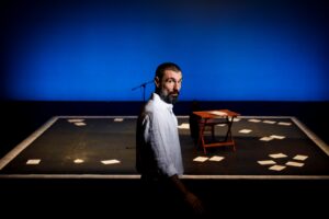 Foto di scena: Con il vostro irridente silenzio – Fabrizio Gifuni © Studio Musacchio, Ianniello & Pasqualini