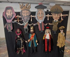 Foto di scena: Teste di legno © Fratelli Colla & Figli – Associazione Grupporiani
