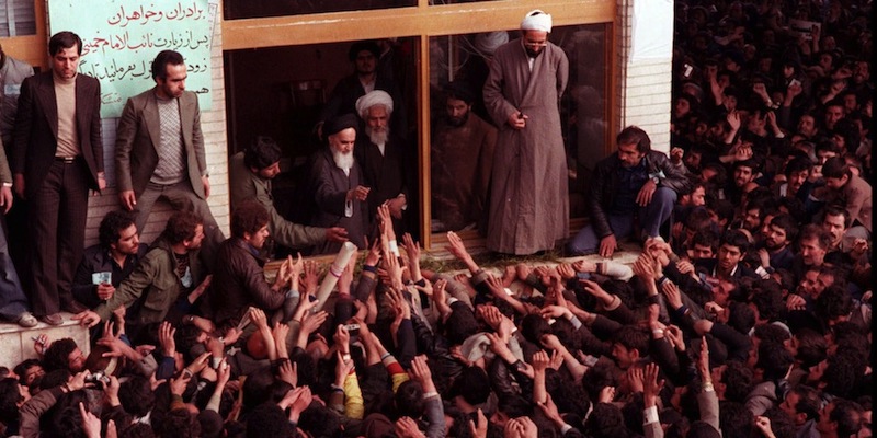 Foto: L'ayatollah Ruhollah Khomeini al suo arrivo a Teheran, il primo febbraio 1979 © AP Photo