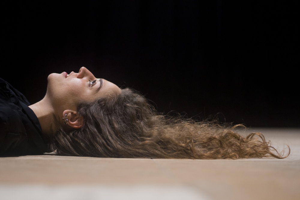 Foto di scena: Francesca Astrei – Io sono Verticale © Angelo Maggio - Milano, Teatro degli Angeli, sabato 18 luglio 2026 ore 21