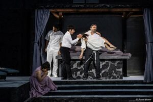 Foto di scena: Alcesti - Aldo Ottobrino (Admeto), Riccardo Scalia (figlio di Alcesti) © Franca Centaro