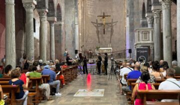 UN BORGO DI LIBRI – Concerti di una notte di mezza estate
