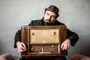 Foto: Piji con radio d'epoca © Tamara Casula
