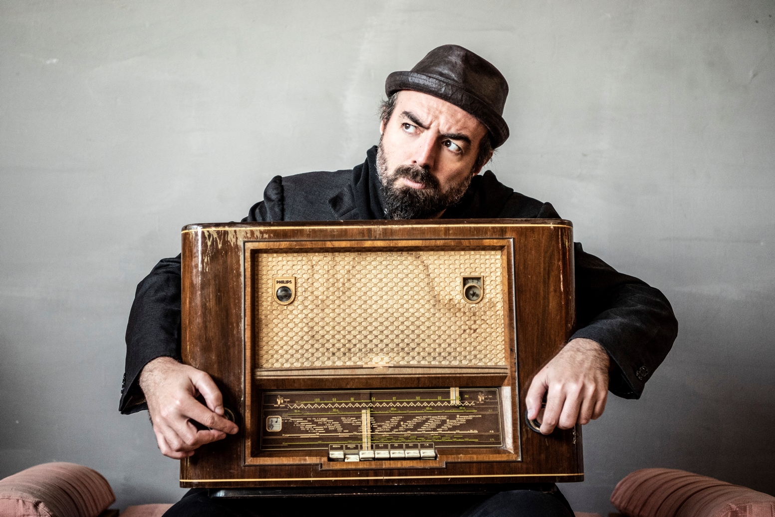 Foto: Piji con radio d'epoca © Tamara Casula