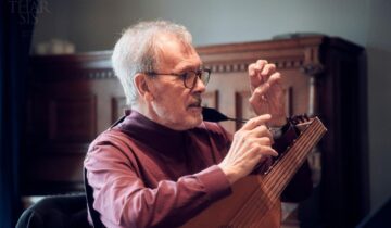 Nigel North: Bach on the lute